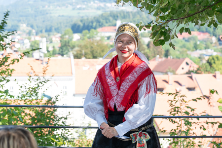 53. Dnevi narodnih noš in oblačilne dediščine_novinarska konferenca (29)